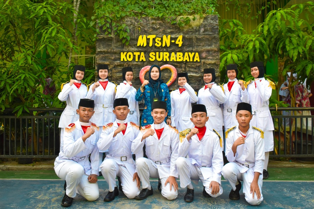 Upacara Hari Kebangkitan Nasional 2026 MTsN 4 Surabaya: Jaga Tunas Bangsa Demi Kedaulatan Negara