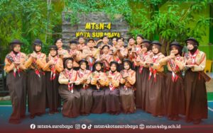 MTsN 4 Kota Surabaya Gelar Upacara Peringatan Hari Pramuka ke-65 Dukung Swasembada Pangan Nasional